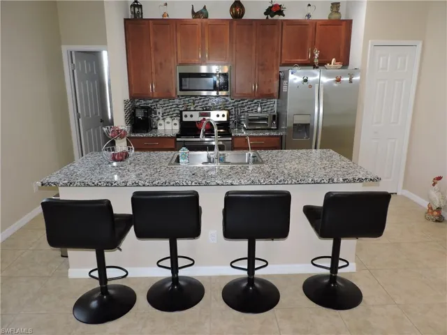 204 Nw 11th St, Cape Coral, Florida 33993