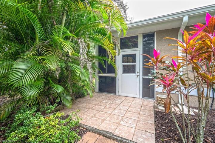 Lanai Side Entry