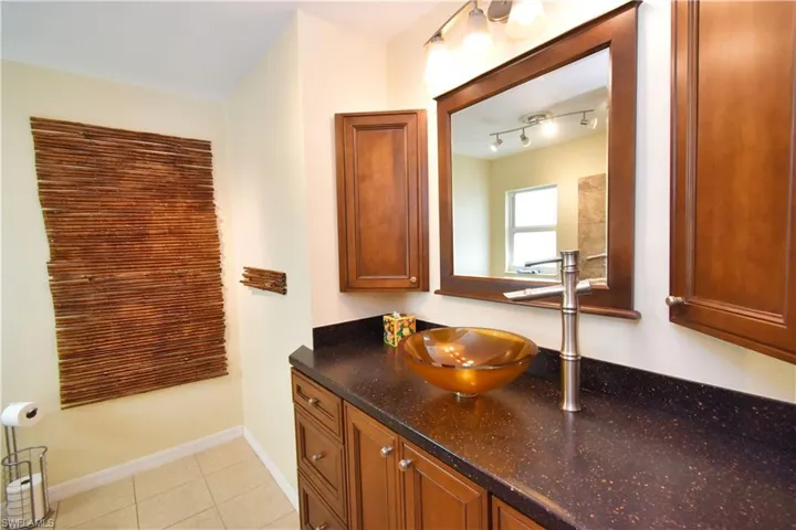 3825 SE 10th  PL, Cape Coral, FL 33904