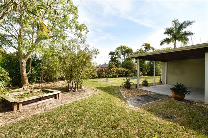 3825 SE 10th  PL, Cape Coral, FL 33904