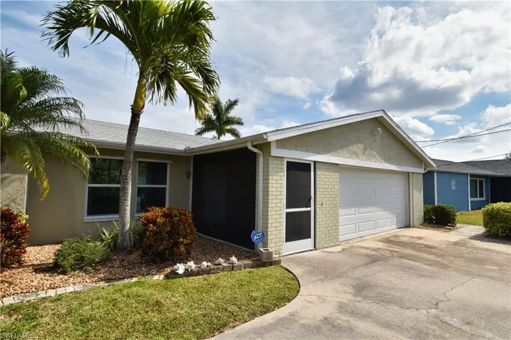 3825 SE 10th  PL, Cape Coral, FL 33904