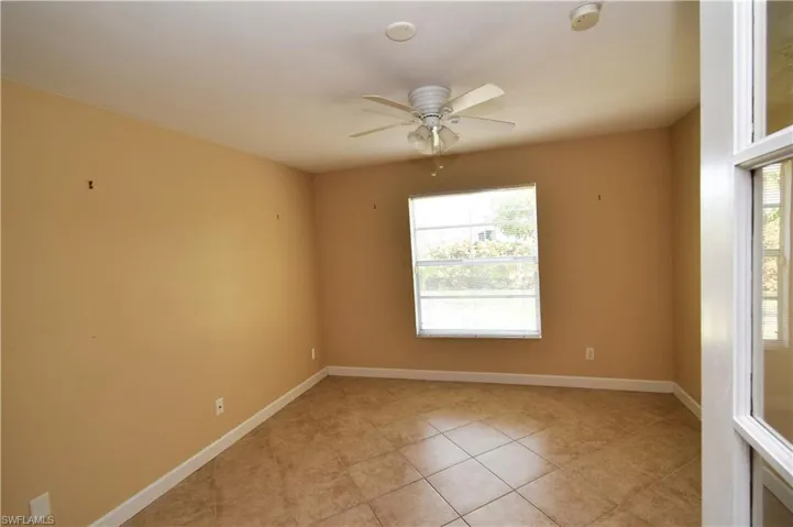 3825 SE 10th  PL, Cape Coral, FL 33904