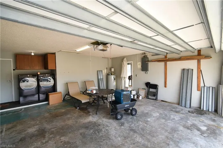3825 SE 10th  PL, Cape Coral, FL 33904