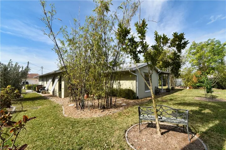 3825 SE 10th  PL, Cape Coral, FL 33904