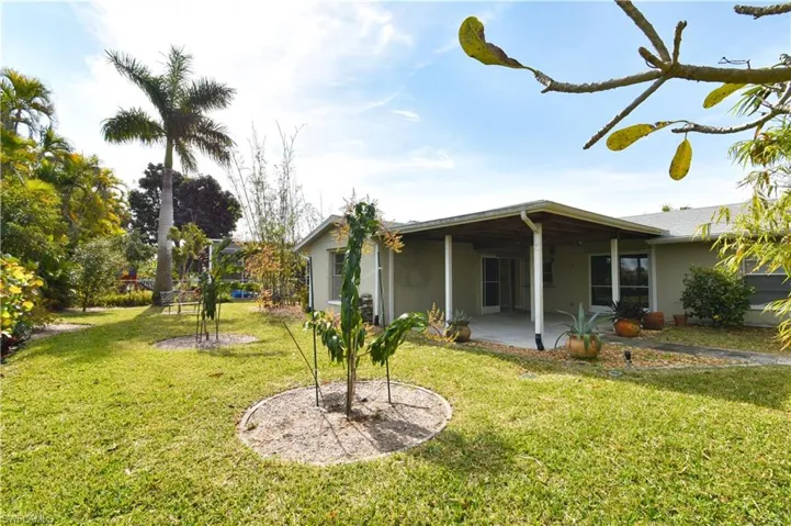 3825 SE 10th  PL, Cape Coral, FL 33904