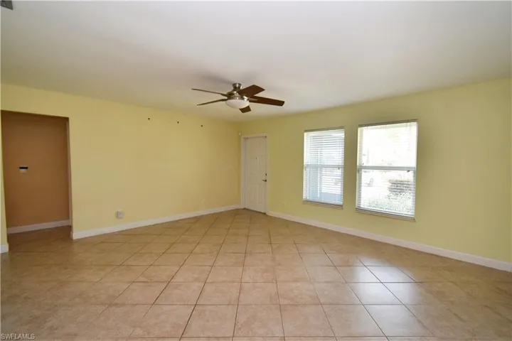 3825 SE 10th  PL, Cape Coral, FL 33904