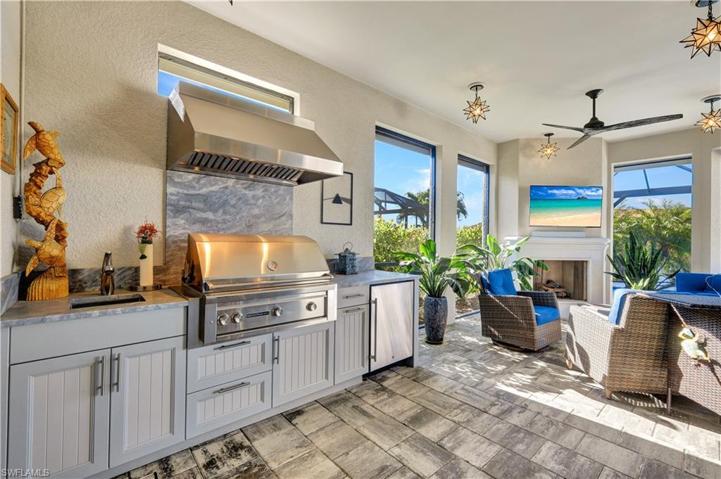 Outdoor Kitchen