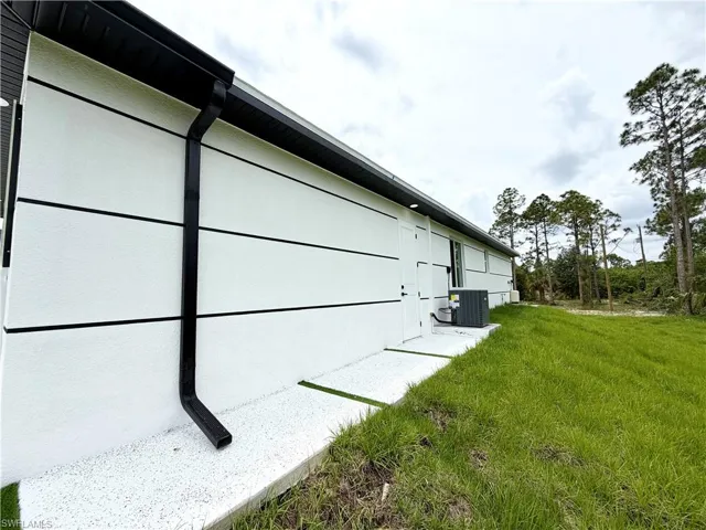 1013  Lincoln  AVE, Lehigh Acres, FL 33972