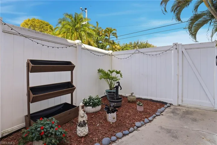 View of yard featuring a gate
