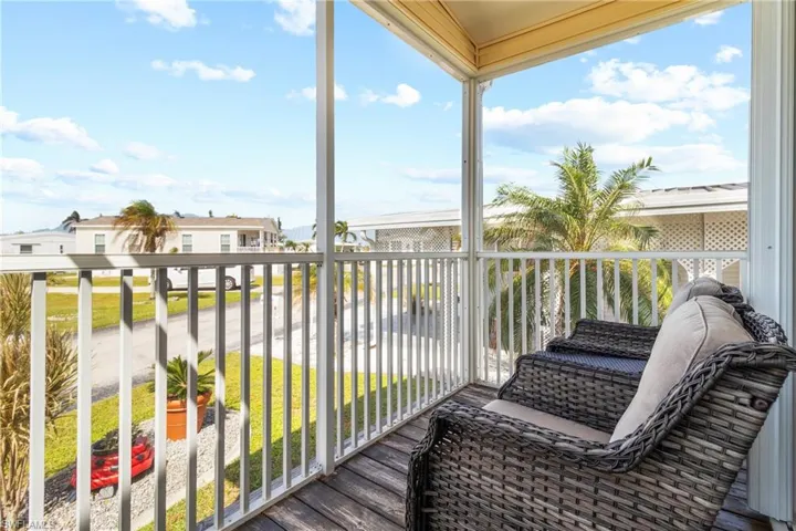View of screened front lanai