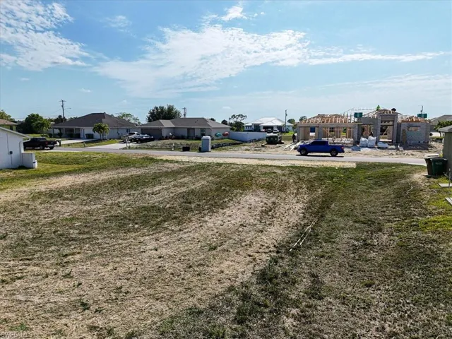View of yard with a residential view