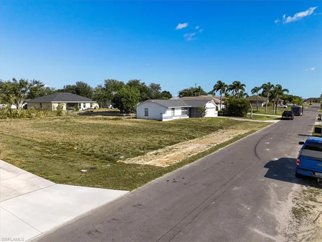 Ranch-style house featuring a front lawn