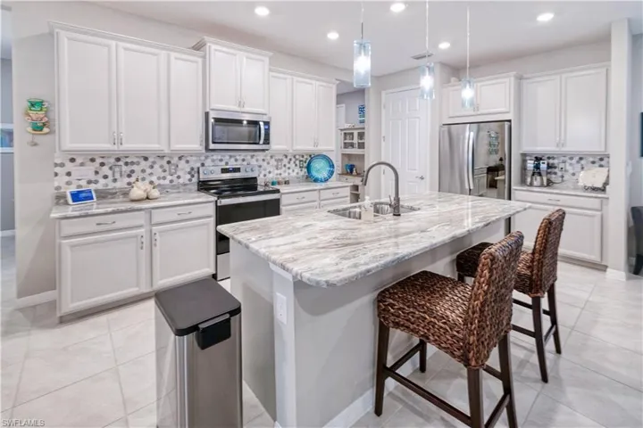 kitchen island-breakfast bar