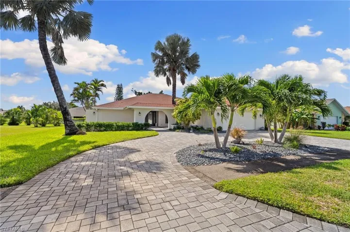 2239  Imperial Golf Co  BLVD, Naples, FL 34110