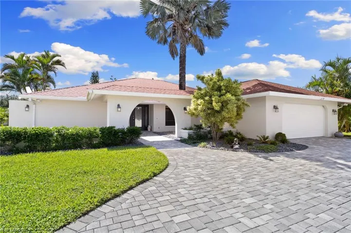 2239  Imperial Golf Co  BLVD, Naples, FL 34110