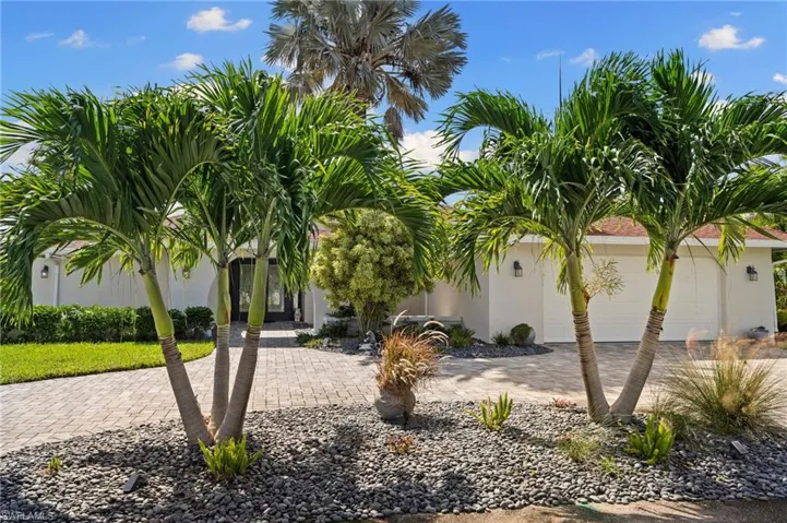 2239  Imperial Golf Co  BLVD, Naples, FL 34110