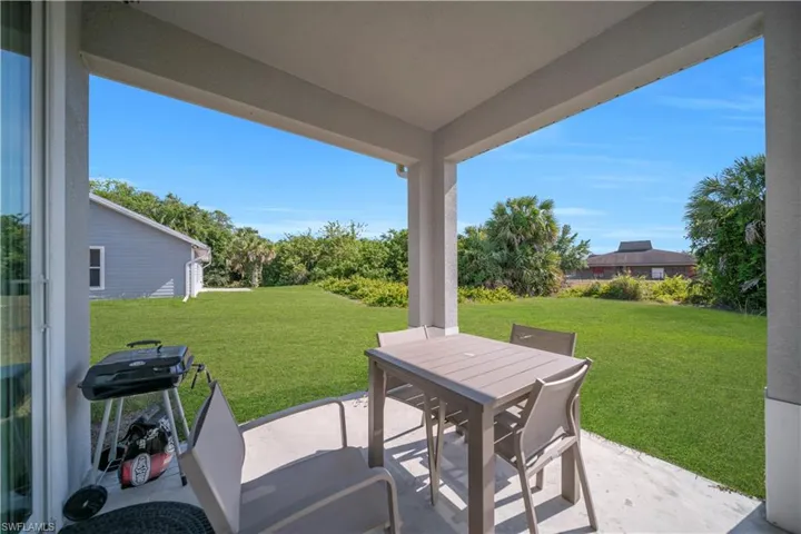 Covered patio with concrete flooring