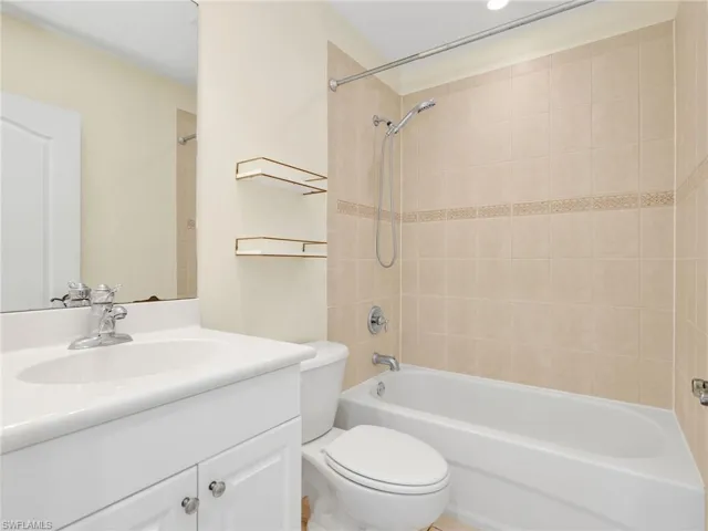 10101 Tin Maple Dr 122, Estero, Florida 33928