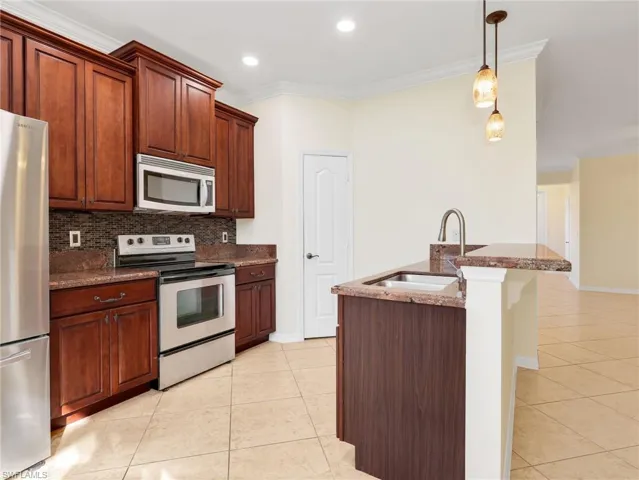 10101 Tin Maple Dr 122, Estero, Florida 33928