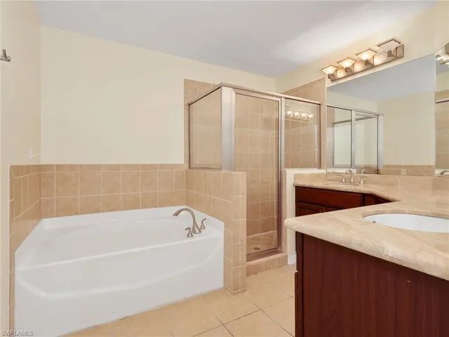 10101 Tin Maple Dr 122, Estero, Florida 33928
