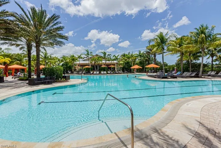 Heated pool, hot tub, cabanas & bar service