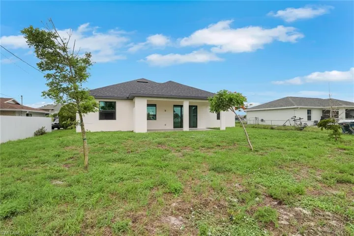 2208 Ne 9th Ave, Cape Coral, Florida 33909