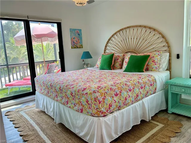 Primary King En-suite with lanai / "backyard" access.