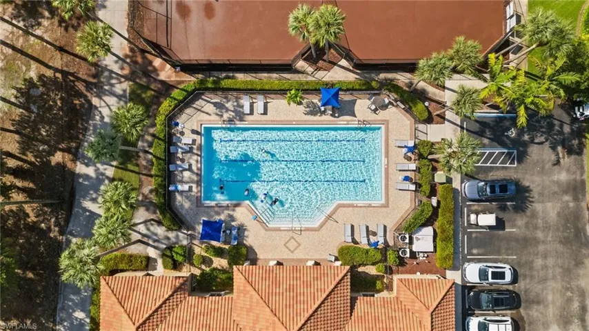 Birds eye view of community pool