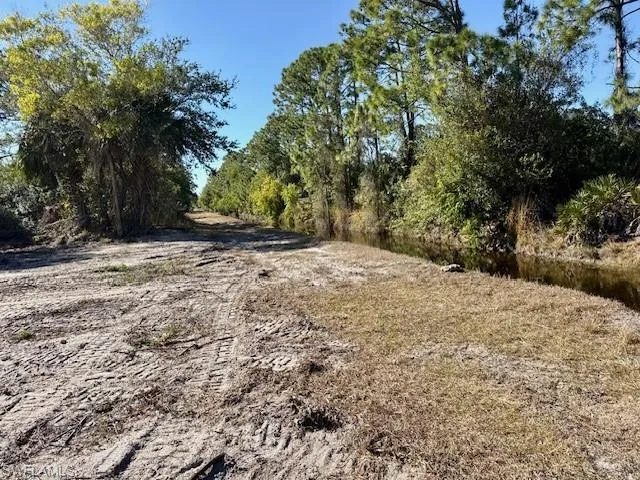 View of dirt / gravel road