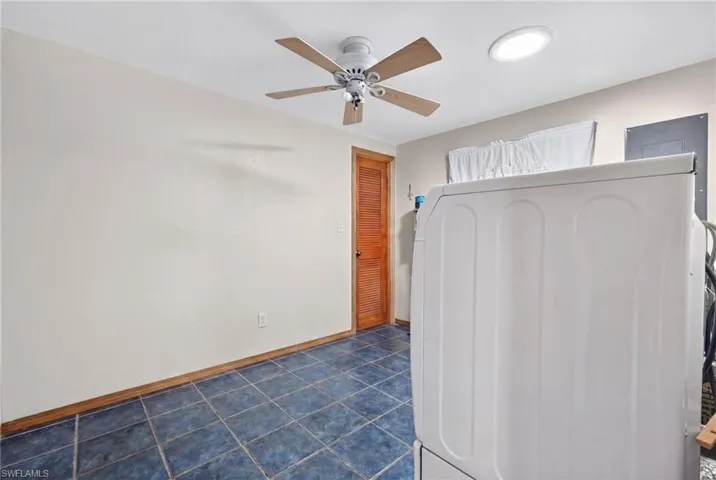 This room has been digitally cleared of storage items.
