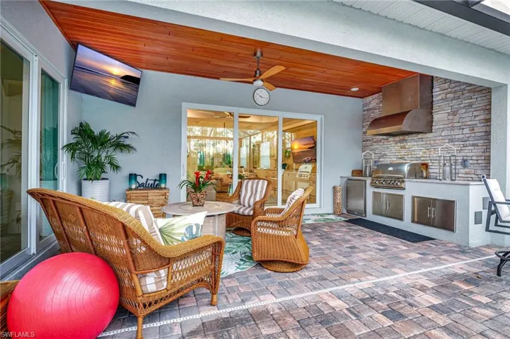Outdoor Kitchen for entertaining
