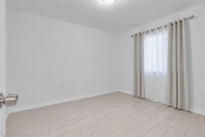 Neutral wall finishes and tile flooring