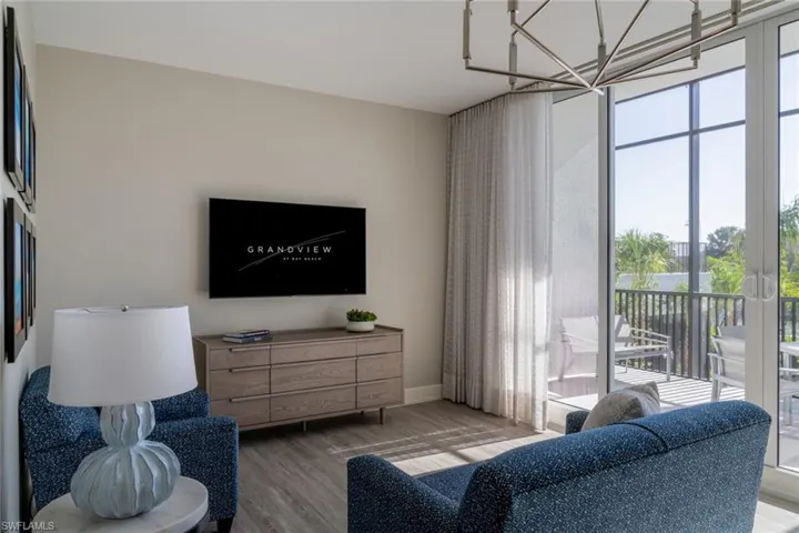 Guest suite 2 , Cozy living area featuring warm wood-style floors and stylish décor.