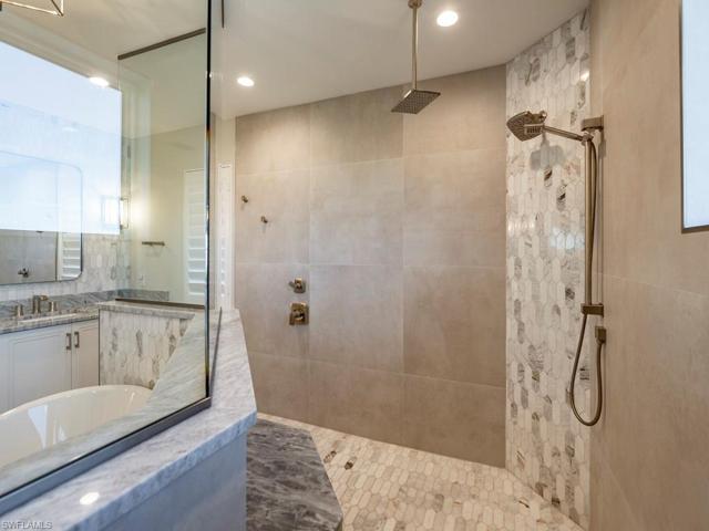Primary Bathroom/Large Walk-in Shower
