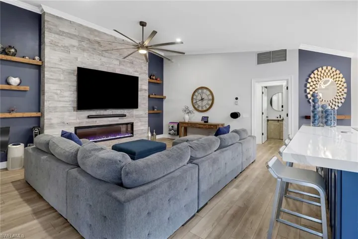 5426  Guadeloupe  WAY, Naples, FL 34119