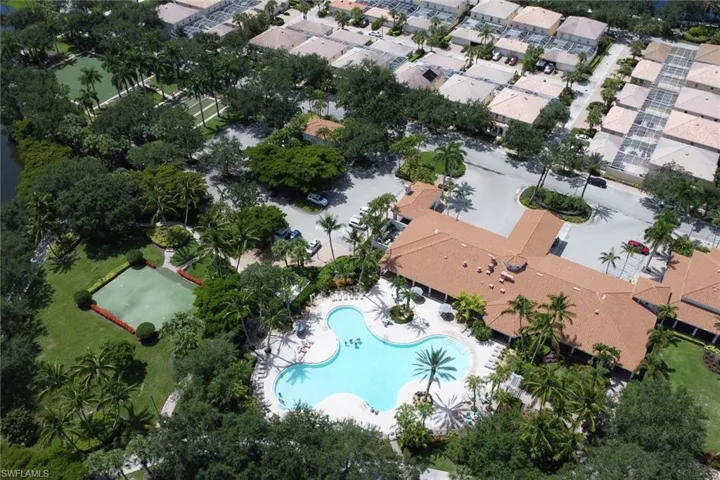 Towncenter amenities in walking distance to the house