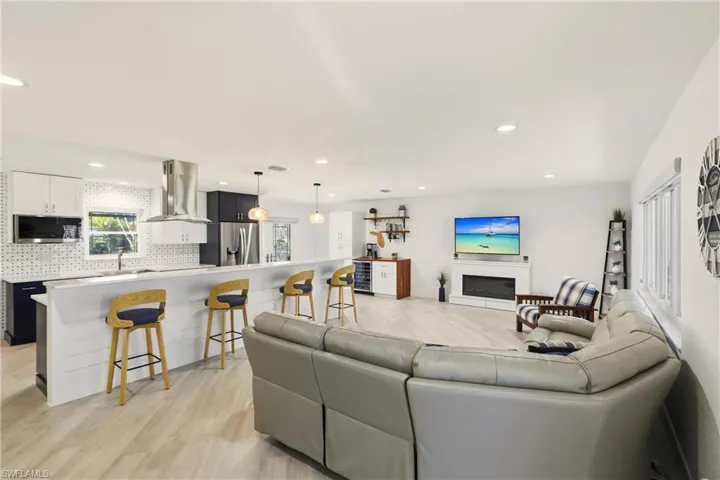 4629 Forest Glen Dr, North Fort Myers, Florida 33903