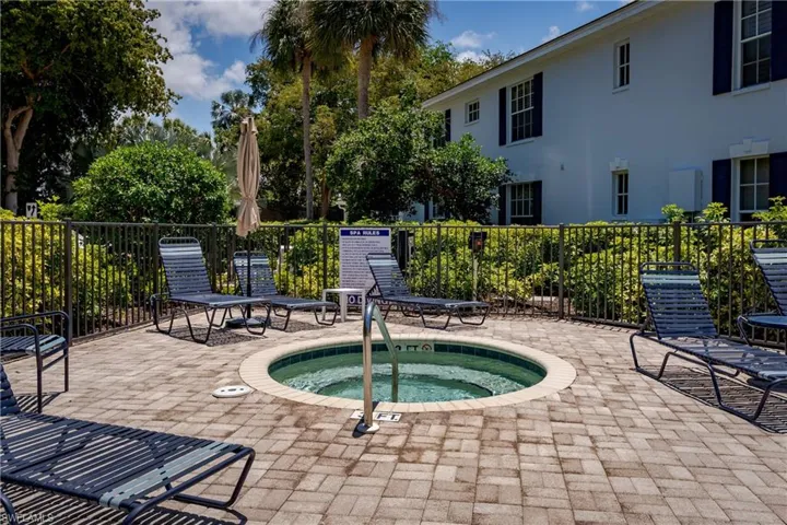 7046 Barrington Cir 202, Naples, Florida 34108