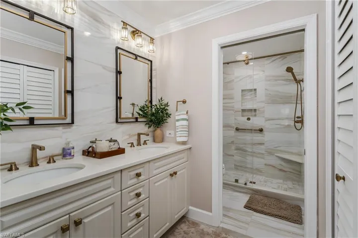 7046 Barrington Cir 202, Naples, Florida 34108