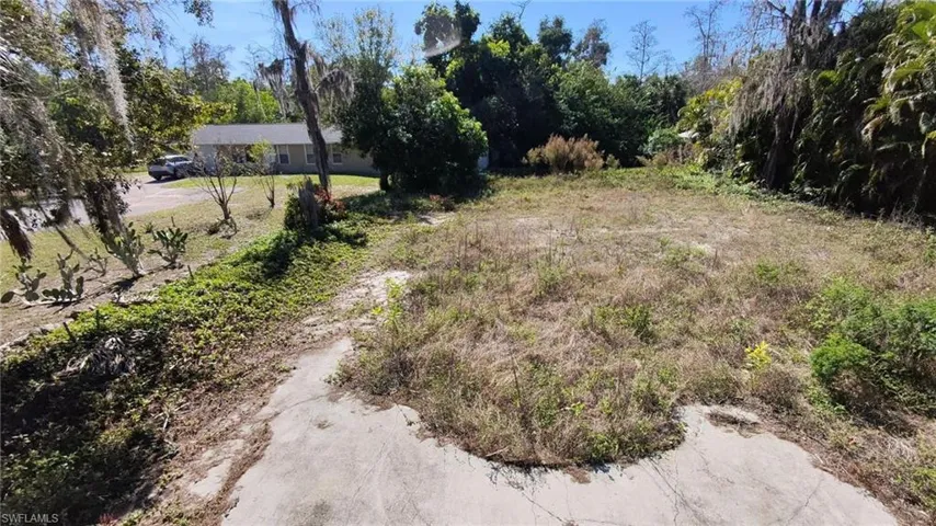 View of yard with view of wooded area