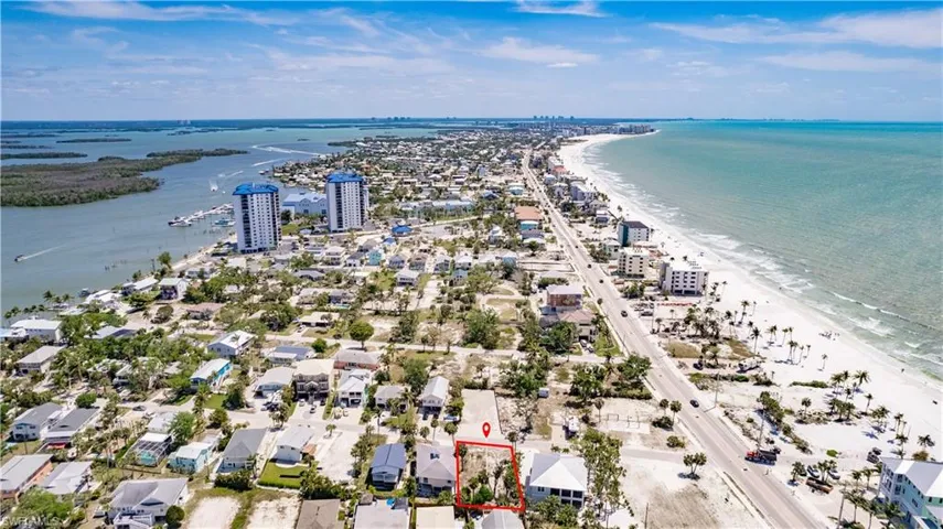 Bird's eye view with a water view and a view of the beach
