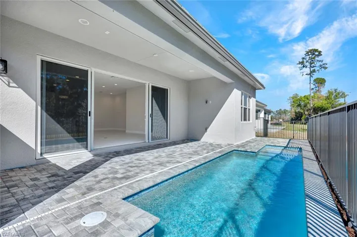 2440  Cambridge  WAY, Naples, FL 34112