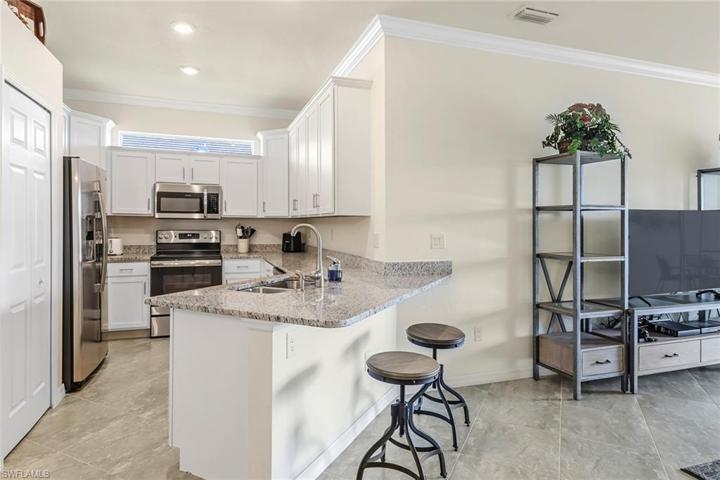 Granite countertops, stainless steel appliances