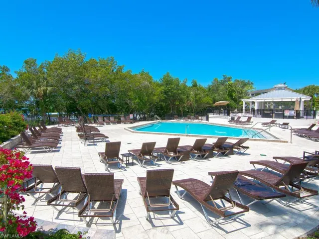 TCC - pool