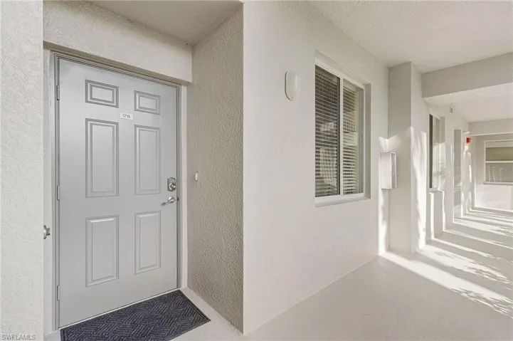 Fist floor private entry
