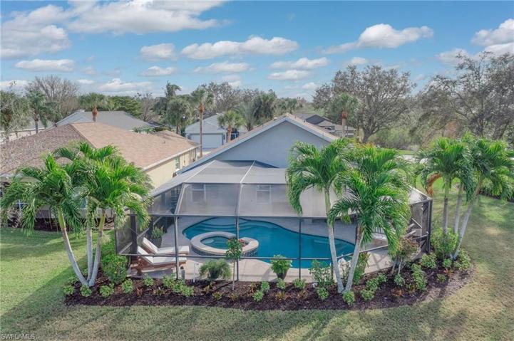 Beautifully landscaped yard!