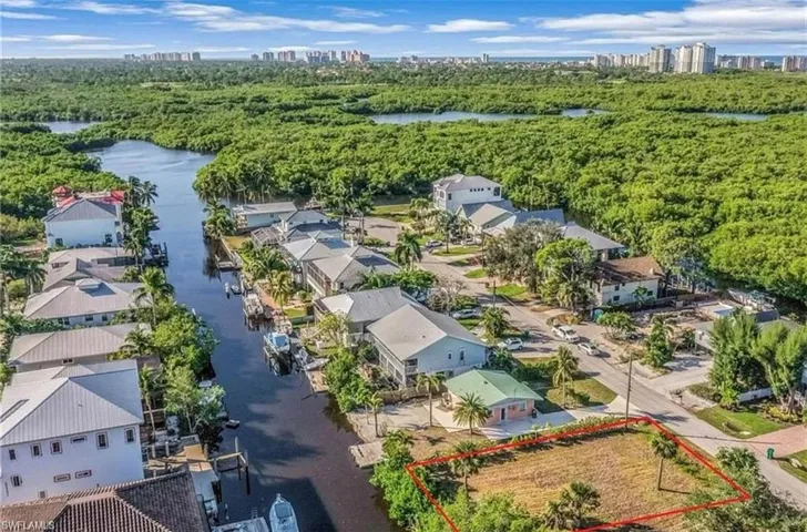 1292  Venetian  WAY, Naples, FL 34110