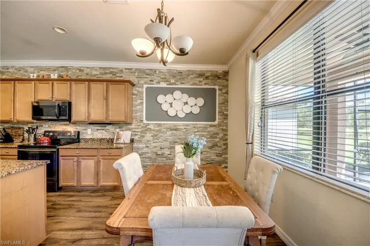 Eat in Kitchen/Dining