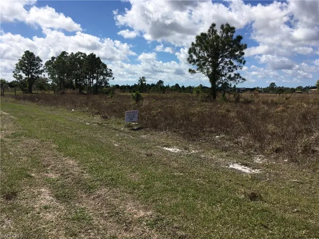 View of yard with a rural view