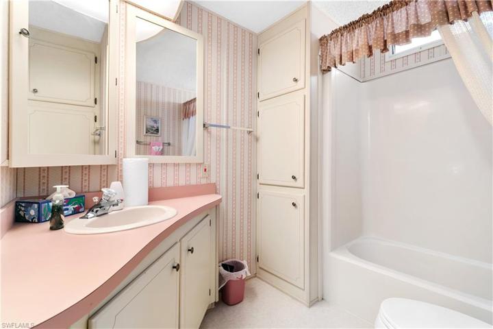 2nd bathroom with lots of room